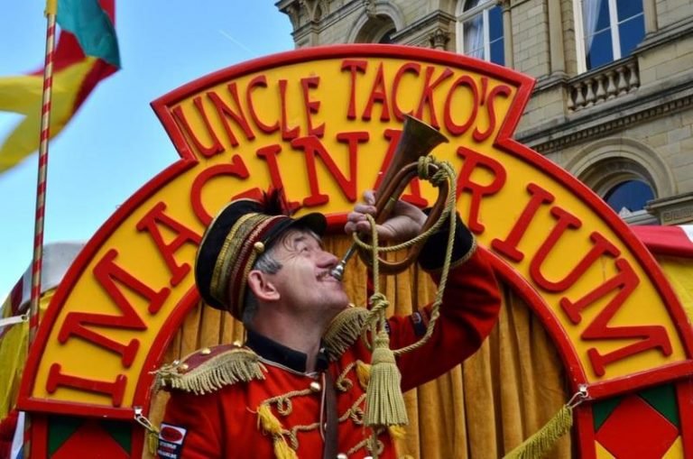 Uncle Tacko! blows his horn outside The Imaginarium